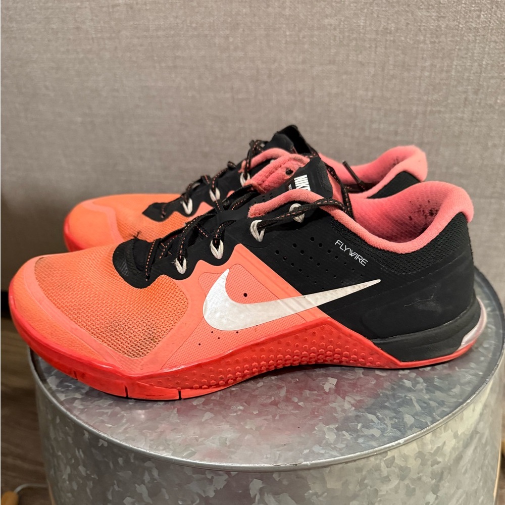 Nike Womens Metcon 2 Flourescent Coral Orange Black Crossfit Lifting Size 8.5